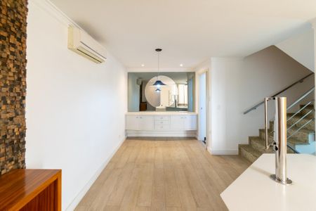 Casa de Condomínio à venda com 3 quartos, 133m² em Vila Fachini, São Paulo
