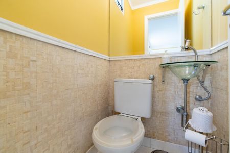 Casa de condomínio à venda com 133m², 3 quartos e 3 vagas Casa de condomínio à venda com 133m², 3 quartos e 3 vagasLavabo