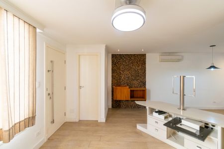 Casa de condomínio à venda com 133m², 3 quartos e 3 vagas Casa de condomínio à venda com 133m², 3 quartos e 3 vagasSala