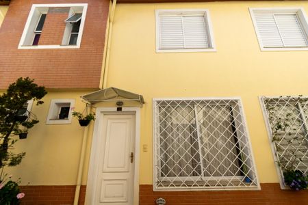 Casa de condomínio à venda com 133m², 3 quartos e 3 vagas Casa de condomínio à venda com 133m², 3 quartos e 3 vagasFachada