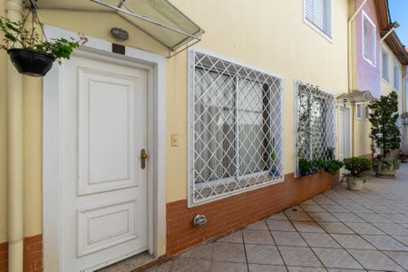 Casa de condomínio à venda com 133m², 3 quartos e 3 vagas Casa de condomínio à venda com 133m², 3 quartos e 3 vagasFachada