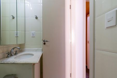 Casa de condomínio à venda com 133m², 3 quartos e 3 vagas Casa de condomínio à venda com 133m², 3 quartos e 3 vagasBanheiro Social