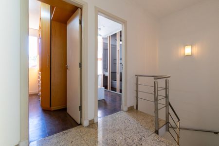 Casa de condomínio à venda com 133m², 3 quartos e 3 vagas Casa de condomínio à venda com 133m², 3 quartos e 3 vagasCorredor