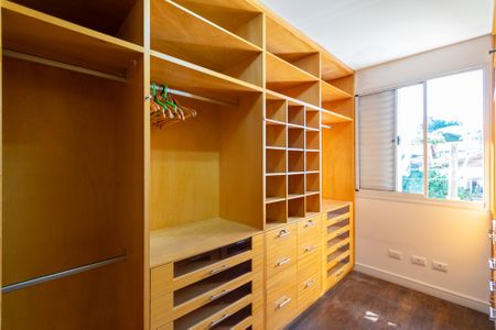 Casa de condomínio à venda com 133m², 3 quartos e 3 vagas Casa de condomínio à venda com 133m², 3 quartos e 3 vagasCloset