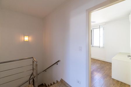 Casa de condomínio à venda com 133m², 3 quartos e 3 vagas Casa de condomínio à venda com 133m², 3 quartos e 3 vagasCorredor