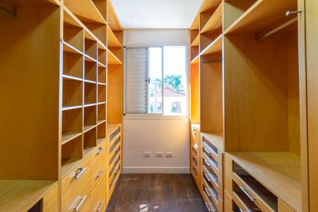 Casa de condomínio à venda com 133m², 3 quartos e 3 vagas Casa de condomínio à venda com 133m², 3 quartos e 3 vagasCloset