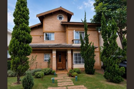 Casa de condomínio à venda com 332m², 5 quartos e 4 vagas Casa de condomínio à venda com 332m², 5 quartos e 4 vagasFachada