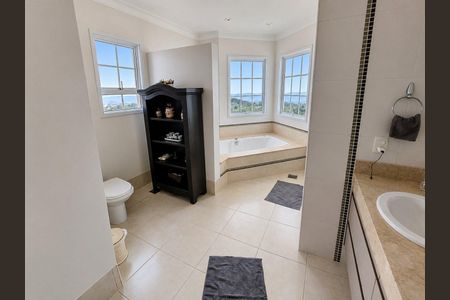 Casa de condomínio à venda com 332m², 5 quartos e 4 vagas Casa de condomínio à venda com 332m², 5 quartos e 4 vagasBanheiro