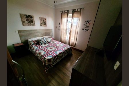 Casa de condomínio à venda com 332m², 5 quartos e 4 vagas Casa de condomínio à venda com 332m², 5 quartos e 4 vagasQuarto