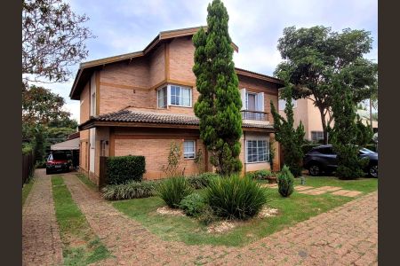 Casa de condomínio à venda com 332m², 5 quartos e 4 vagas Casa de condomínio à venda com 332m², 5 quartos e 4 vagasFachada