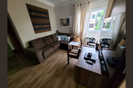 Casa de condomínio à venda com 332m², 5 quartos e 4 vagas Casa de condomínio à venda com 332m², 5 quartos e 4 vagasSala