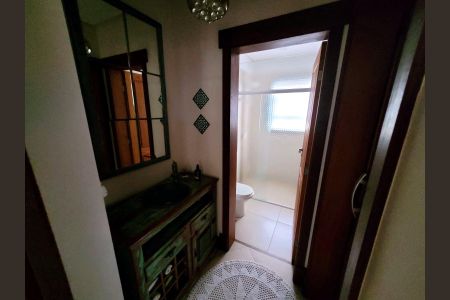 Casa de condomínio à venda com 332m², 5 quartos e 4 vagas Casa de condomínio à venda com 332m², 5 quartos e 4 vagasBanheiro