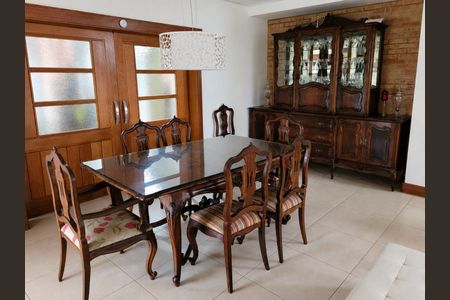 Casa de condomínio à venda com 332m², 5 quartos e 4 vagas Casa de condomínio à venda com 332m², 5 quartos e 4 vagasSala de Jantar