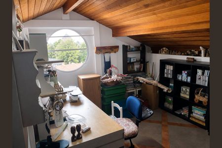 Casa de condomínio à venda com 332m², 5 quartos e 4 vagas Casa de condomínio à venda com 332m², 5 quartos e 4 vagasQuarto