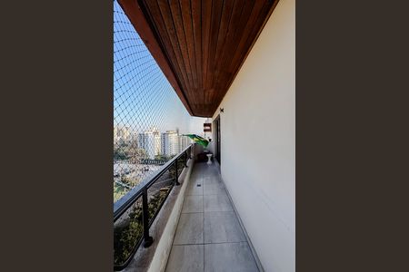 Apartamento à venda com 160m², 4 quartos e 3 vagas Apartamento à venda com 160m², 4 quartos e 3 vagasVaranda da Sala