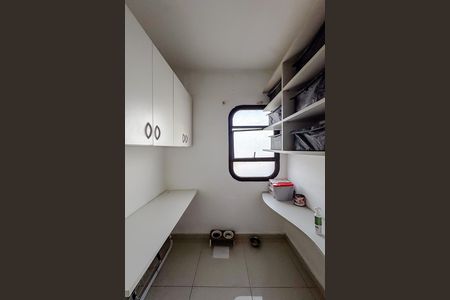 Apartamento à venda com 160m², 4 quartos e 3 vagas Apartamento à venda com 160m², 4 quartos e 3 vagasQuarto de Serviço
