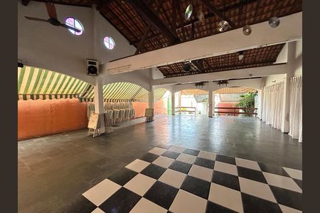 Casa para alugar com 100m², 2 quartos e 1 vagaÁrea comum - Salão de festas