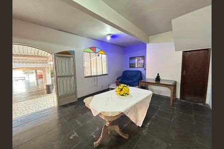 Sala de casa para alugar com 2 quartos, 100m² em Bento Ribeiro, Rio de Janeiro