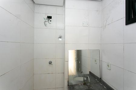Banheiro de apartamento para alugar com 1 quarto, 33m² em Vila Carrão, São Paulo