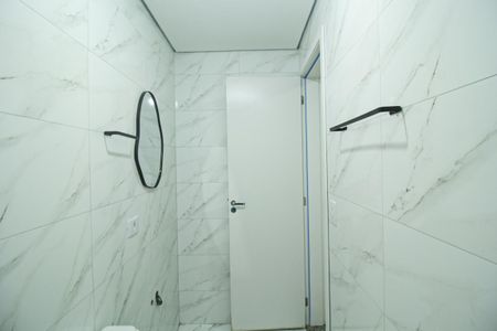 Banheiro da suíte de kitnet/studio à venda com 1 quarto, 34m² em Jaguará, São Paulo