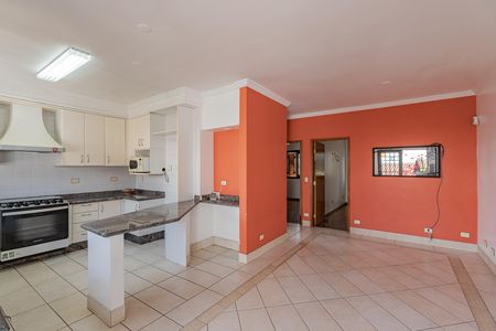 Casa à venda com 4 quartos, 180m² em Vila Brasilina, São Paulo