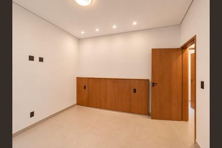 Casa à venda com 179m², 3 quartos e 4 vagas