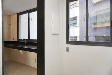 Apartamento à venda com 93m², 3 quartos e 2 vagas Apartamento à venda com 93m², 3 quartos e 2 vagasCozinha e Área de Serviço