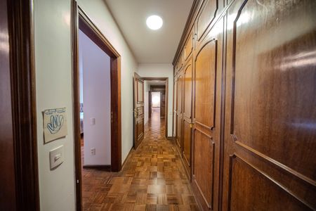 Corredor dos Quartos de apartamento à venda com 4 quartos, 400m² em Bela Vista, São Paulo