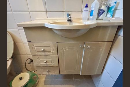 Banheiro de apartamento à venda com 3 quartos, 76m² em Vila Claudia, São Paulo