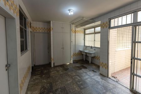 Apartamento para alugar com 270m², 4 quartos e 2 vagas Apartamento para alugar com 270m², 4 quartos e 2 vagasÁrea de Serviço