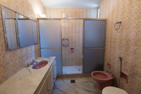 Apartamento para alugar com 270m², 4 quartos e 2 vagas Apartamento para alugar com 270m², 4 quartos e 2 vagasBanheiro da Suíte 2
