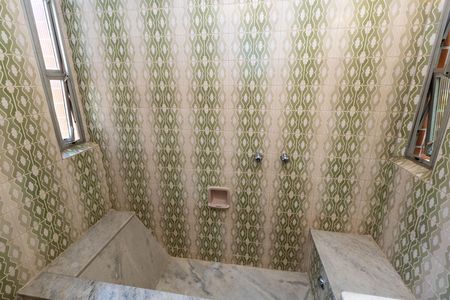 Apartamento para alugar com 270m², 4 quartos e 2 vagas Apartamento para alugar com 270m², 4 quartos e 2 vagasBanheira da Suíte 1