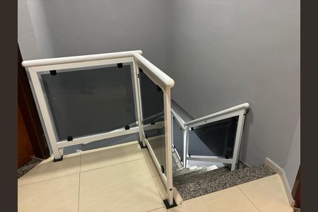 Escada de casa para alugar com 2 quartos, 56m² em Parque Cisper, São Paulo