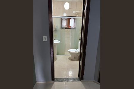 Banheiro de casa para alugar com 2 quartos, 56m² em Parque Cisper, São Paulo
