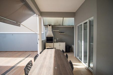 Casa de condomínio para alugar com 235m², 4 quartos e 4 vagas Casa de condomínio para alugar com 235m², 4 quartos e 4 vagasArea Externa