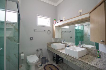Casa de condomínio para alugar com 235m², 4 quartos e 4 vagas Casa de condomínio para alugar com 235m², 4 quartos e 4 vagasBanheiro da Suíte