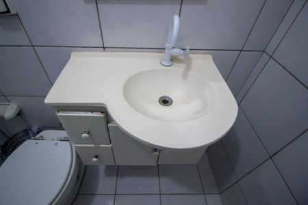 Casa de condomínio para alugar com 235m², 4 quartos e 4 vagas Casa de condomínio para alugar com 235m², 4 quartos e 4 vagasBanheiro de serviço