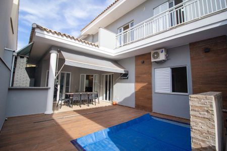 Casa de condomínio para alugar com 235m², 4 quartos e 4 vagas Casa de condomínio para alugar com 235m², 4 quartos e 4 vagasArea Externa