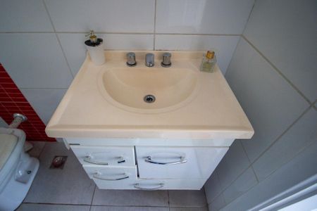 Casa de condomínio para alugar com 235m², 4 quartos e 4 vagas Casa de condomínio para alugar com 235m², 4 quartos e 4 vagasBanheiro Social
