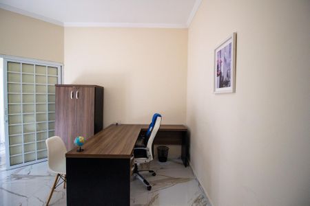 Casa de condomínio para alugar com 235m², 4 quartos e 4 vagas Casa de condomínio para alugar com 235m², 4 quartos e 4 vagasEscritorio