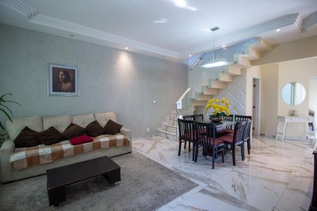 Casa de Condomínio para alugar com 4 quartos, 235m² em Jardim Vera Cruz, Sorocaba