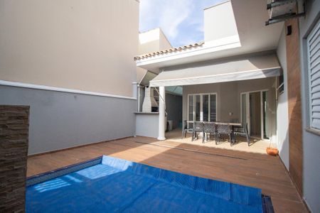Casa de condomínio para alugar com 235m², 4 quartos e 4 vagas Casa de condomínio para alugar com 235m², 4 quartos e 4 vagasArea Externa