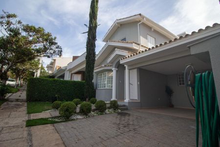 Casa de condomínio para alugar com 235m², 4 quartos e 4 vagas Casa de condomínio para alugar com 235m², 4 quartos e 4 vagasFachada