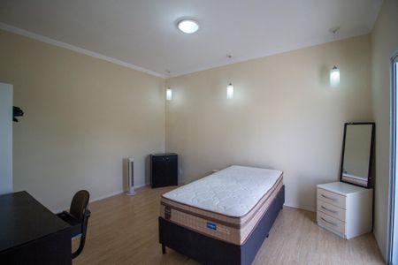 Casa de condomínio para alugar com 235m², 4 quartos e 4 vagas Casa de condomínio para alugar com 235m², 4 quartos e 4 vagasQuarto 1