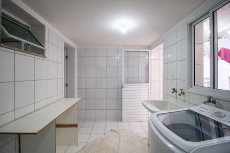 Casa de condomínio para alugar com 235m², 4 quartos e 4 vagas Casa de condomínio para alugar com 235m², 4 quartos e 4 vagasÁrea de Serviço