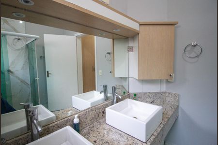 Casa de condomínio para alugar com 235m², 4 quartos e 4 vagas Casa de condomínio para alugar com 235m², 4 quartos e 4 vagasBanheiro da Suíte