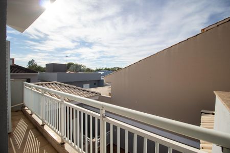 Casa de condomínio para alugar com 235m², 4 quartos e 4 vagas Casa de condomínio para alugar com 235m², 4 quartos e 4 vagasVaranda do Quarto 1