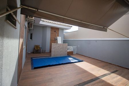 Casa de condomínio para alugar com 235m², 4 quartos e 4 vagas Casa de condomínio para alugar com 235m², 4 quartos e 4 vagasArea Externa