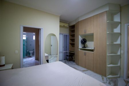 Casa de condomínio para alugar com 235m², 4 quartos e 4 vagas Casa de condomínio para alugar com 235m², 4 quartos e 4 vagasSuite
