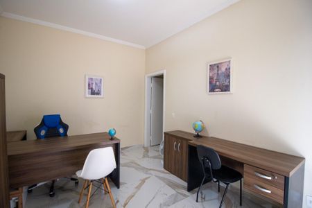 Casa de condomínio para alugar com 235m², 4 quartos e 4 vagas Casa de condomínio para alugar com 235m², 4 quartos e 4 vagasEscritorio